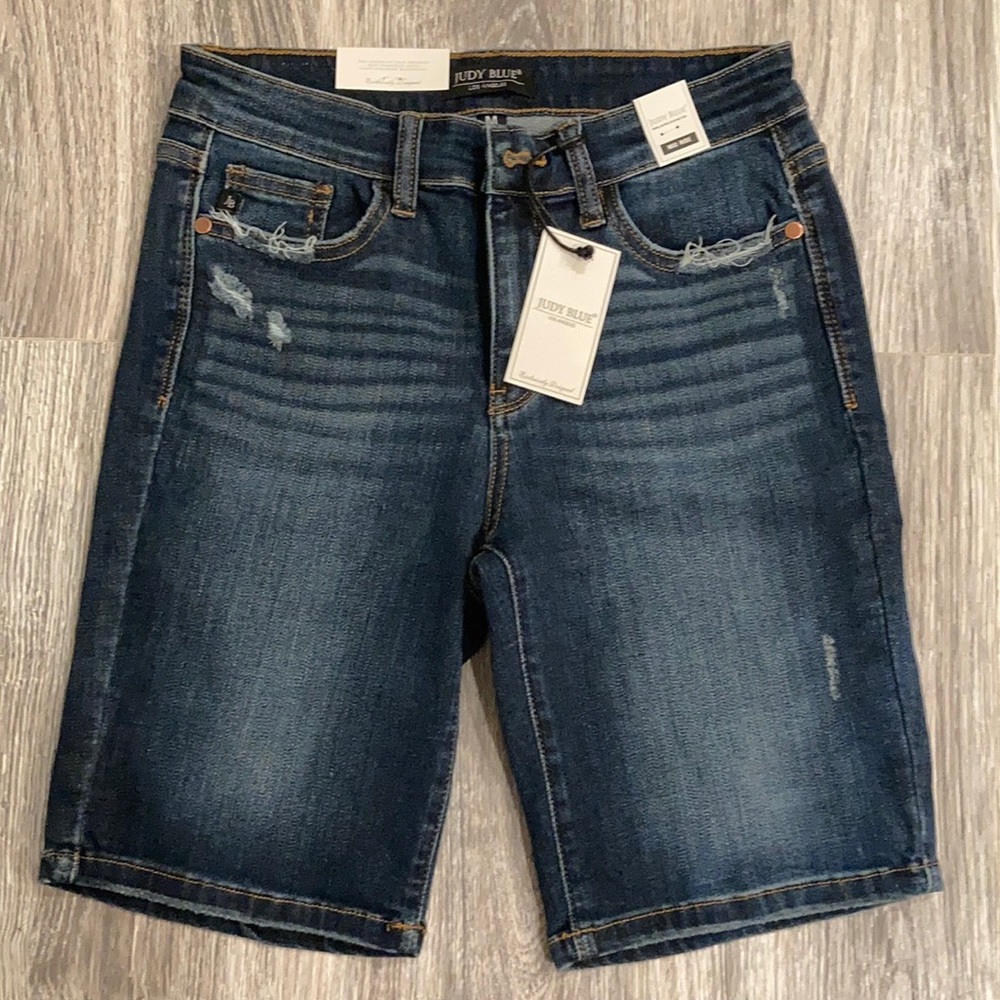 NWT Judy Blue Mid Rise shirt size M